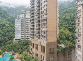 Clovelly Court